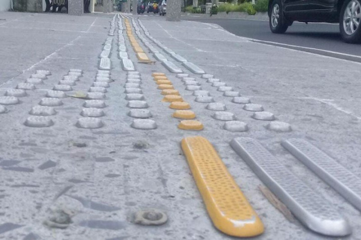 Ratusan <i>Guiding Block</i> di Jalan Suroto Yogyakarta Dicuri