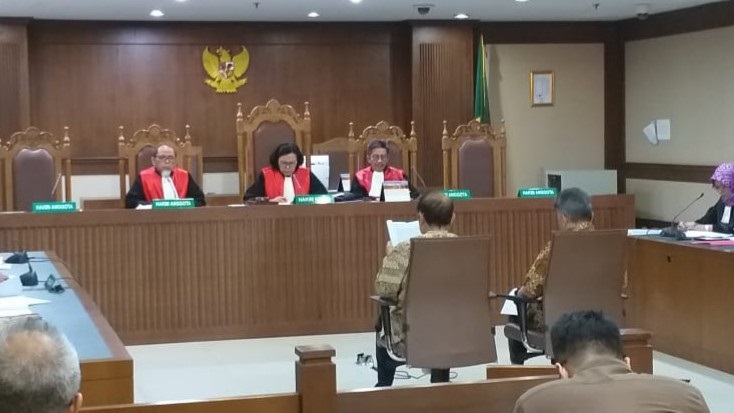 Sidang mantan Kepala Badan Pelaksana Kegiatan Usaha Hulu Minyak dan Gas Bumi (BPMIGAS) Raden Priyono dan eks Deputi Finansial Ekonomi dan Pemasaran BPMIGAS Djoko Harsono. Foto: Medcom.id/Fachri Audhia Hafiez