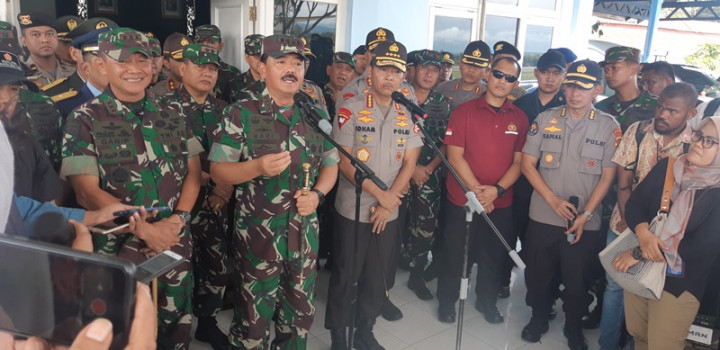 TNI Imbau Masyarakat Kembalikan Senjata Api Korban Helikopter MI-17