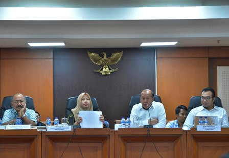 Direktur Eksekutif Perludem Titi Anggraini (kedua dari kiri). Foto: MI/Mohamad Irfan