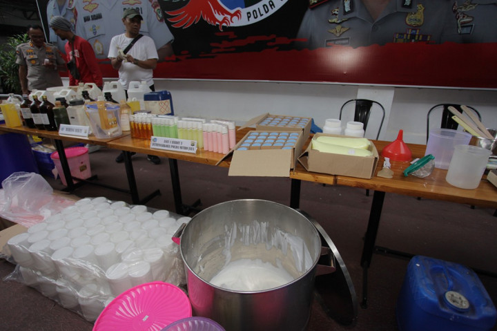 Omzet Pabrik Kosmetik Ilegal Mencapai Rp200 Juta