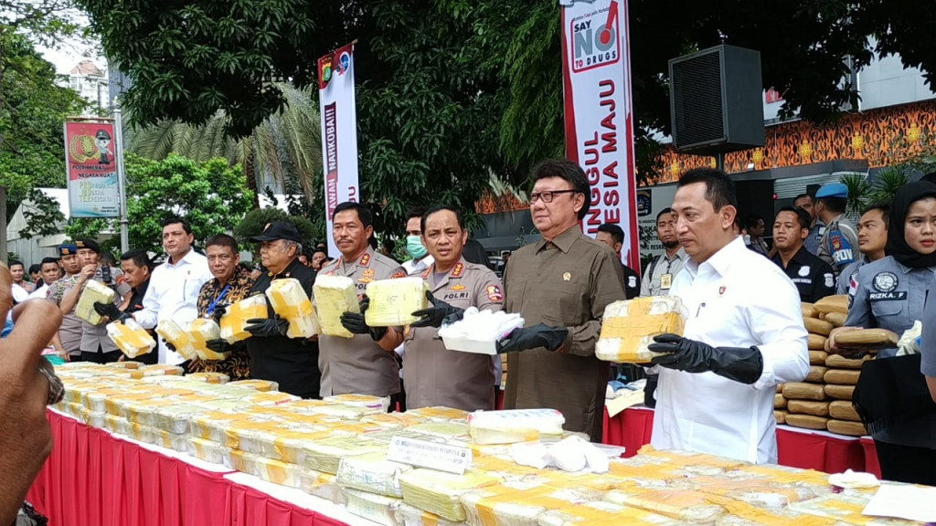 Kegiatan pemusnahan barang bukti narkotika di Mapolda Metro Jaya. Foto: Medcom/Siti Yona Hukmana