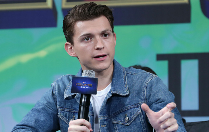 Tom Holland Berhenti Main Instagram