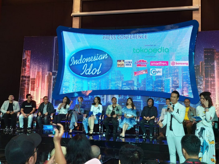 Keluarga Indonesian Idol Beri Penghormatan untuk Ashraf Sinclair dengan Pita Hitam