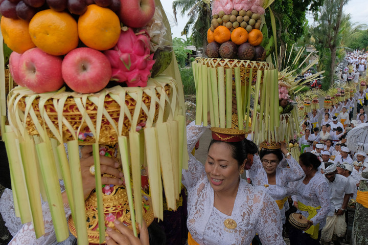 Tradisi Mepeed Hari Raya Galungan di Bali