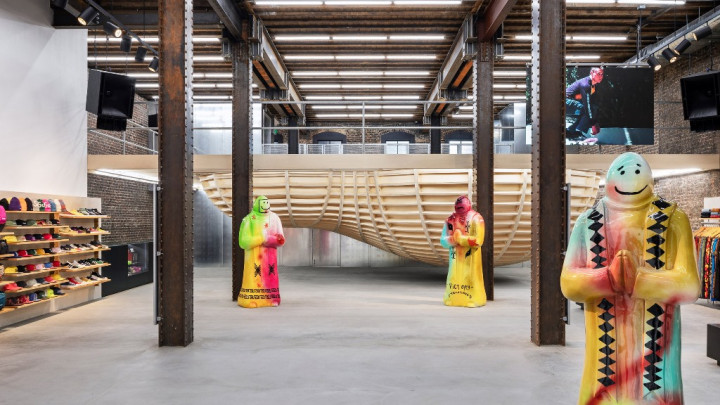 'Mangkuk' Skateboard Raksasa Dibangun di Toko Supreme