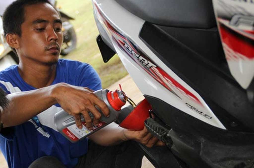 Penggantian pelumas harus dilakukan secara rutin. Federal Oil