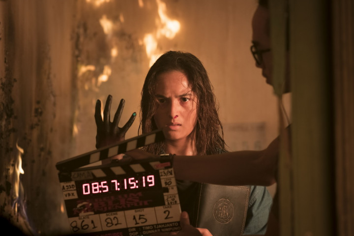 Chelsea Islan dan Karina Salim Bergulat dengan Api di Sebelum Iblis Menjemput 2