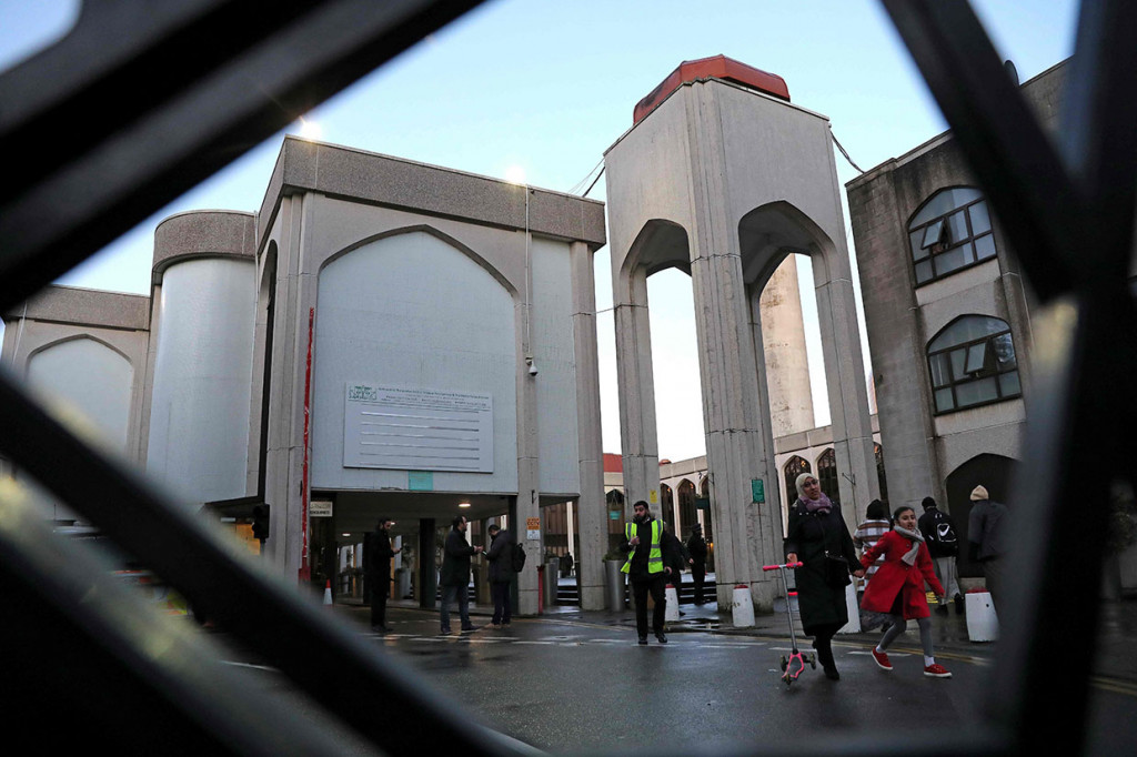 Penikaman Terjadi di Sebuah Masjid di London
