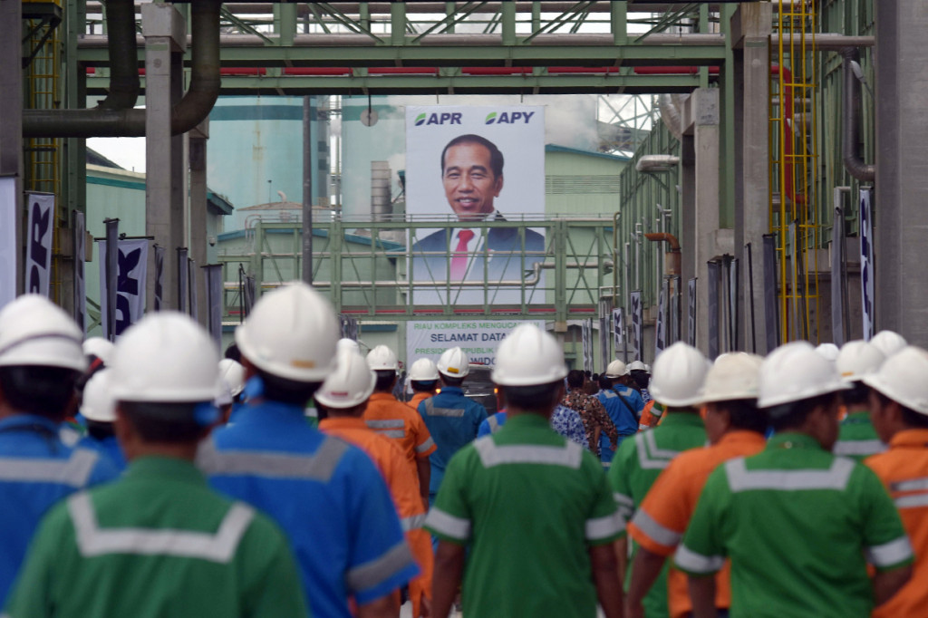 Jokowi Resmikan Pabrik APR di Pelalawan Riau