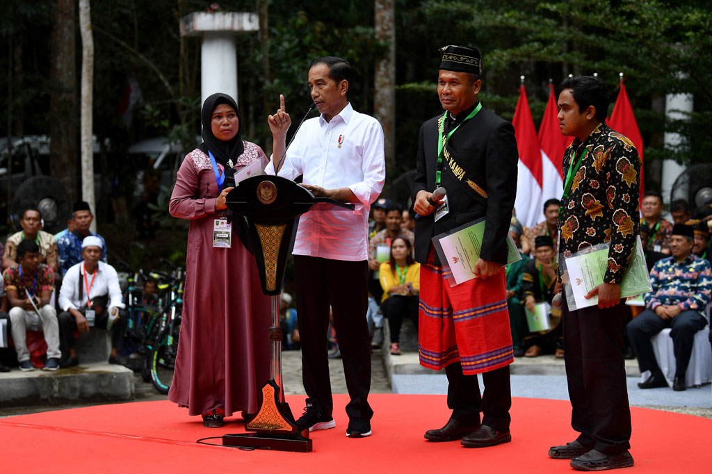 Presiden Serahkan SK Perhutanan Sosial