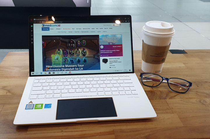 Menjajal Notebook Spesial Asus Zenbook Edition 30 UX334FL