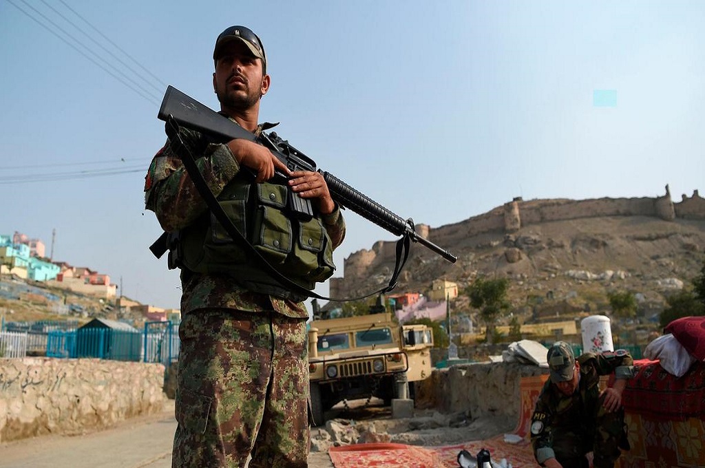 Seorang prajurit Afghanistan bersiaga di Kabul, 11 Agustus 2019. (Foto: AFP)