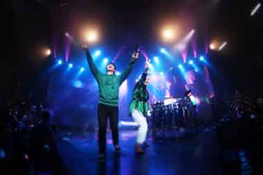 Mawar De Jongh dan Adipati Dolken Berkolaborasi di Konser Teman Tapi Menikah 2