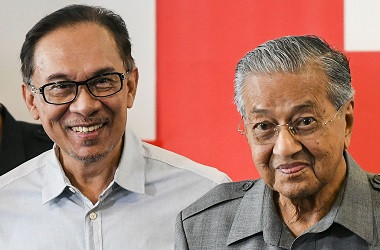 Mahathir Mundur, Drama Politik Berlangsung di Malaysia