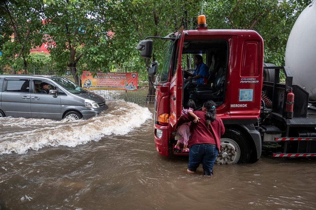 30 Ruas Jalan di Jakarta Timur Dikepung Banjir Medcom.id