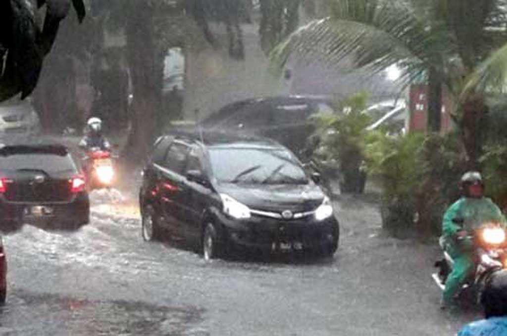 Perhatikan kondisi rem setelah terobos genangan air atau banjir. MTVN