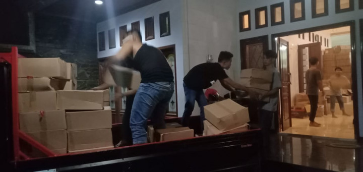 Gudang Kosmetik Ilegal di Cirebon Digerebek