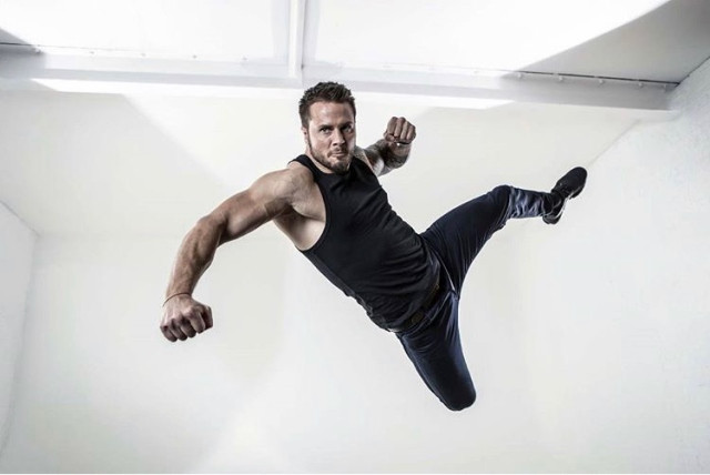 Bobby Holland Hanton, Stunt Profesional di Balik Sederetan Laga Film Hollywood