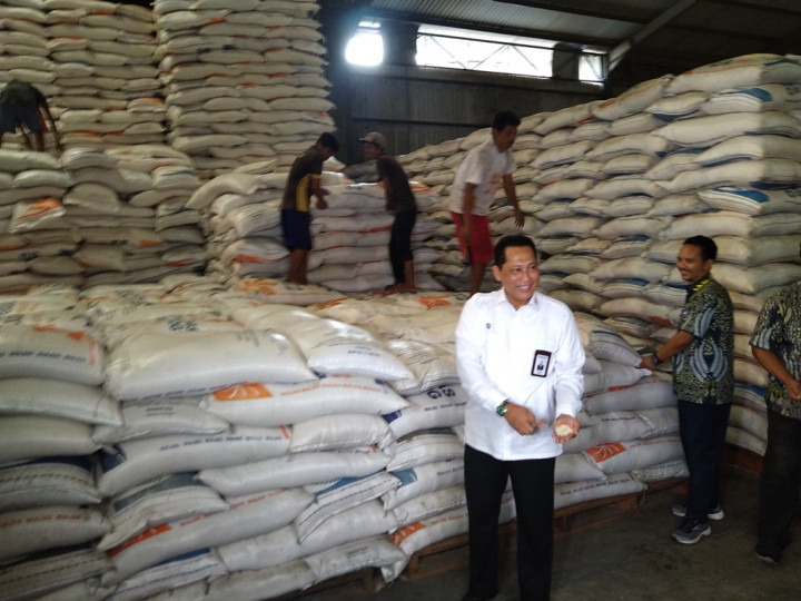Buwas Pastikan Beras di Gudang Bulog Berkualitas Baik
