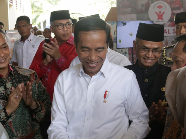 Cerita Jokowi Ditawari Obat Penggemuk Badan di Instagram