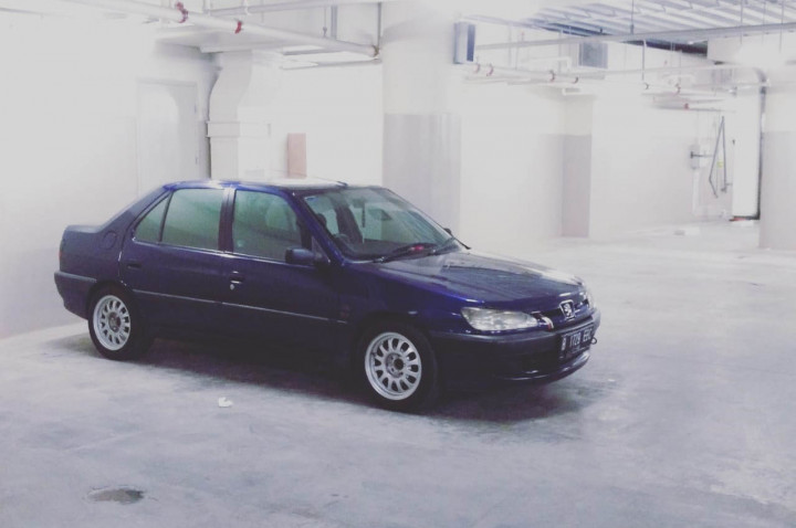 Berburu Suku Cadang Peugeot Lawas di Surabaya