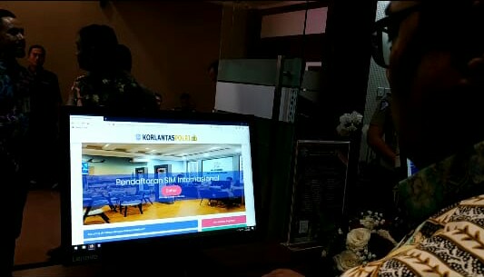 Layanan <i>Online</i> SIM Praktis dan Cegah Korupsi