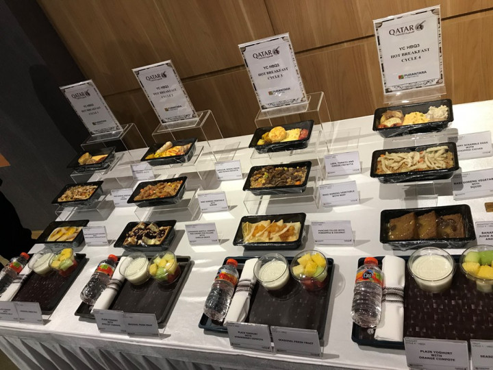 Menikmati Hidangan Mewah dalam Penerbangan Kelas Ekonomi