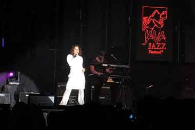 Kiana Ledé dalam Malam Minggu Java Jazz 2020