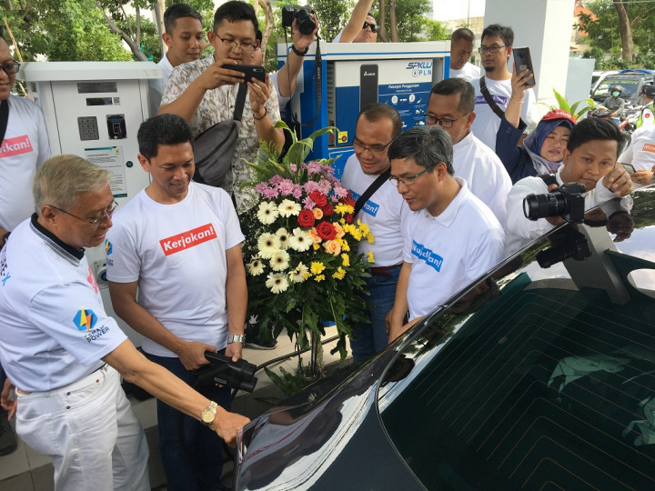 PLN Hadirkan Stasiun Pengisian Kendaraan Listrik Umum di Surabaya