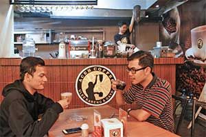 Warga Aceh selama ini dikenal sebagai peminum kopi. MI/FERDIAN ANANDA M