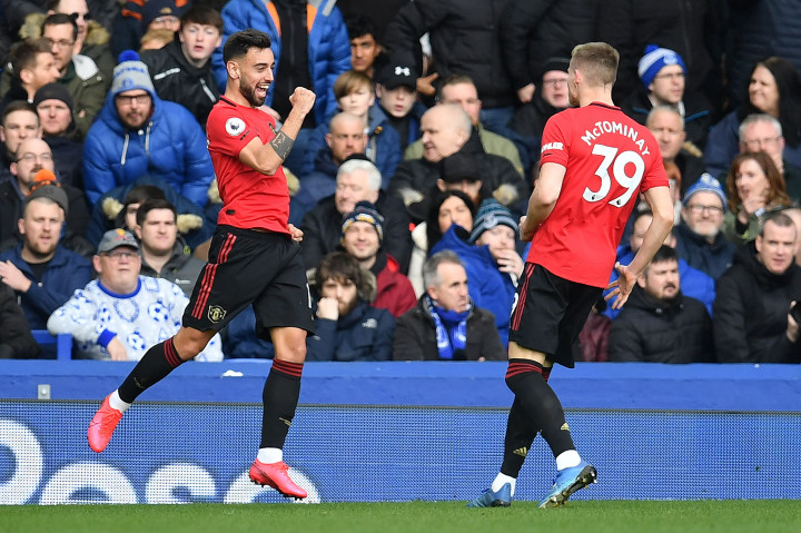 Diselamatkan VAR, MU Curi Poin di Markas Everton