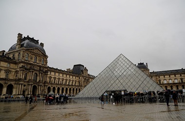 Korona Kian Mewabah, Prancis Tutup Museum Louvre