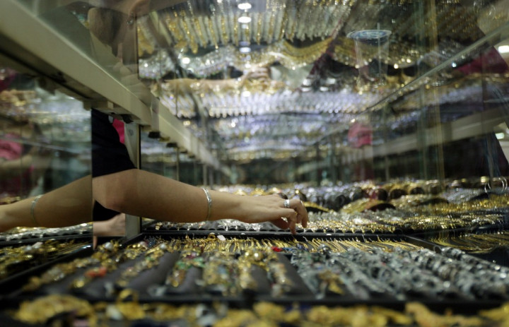 Ramai-ramai Jual Emas saat Harga Tinggi