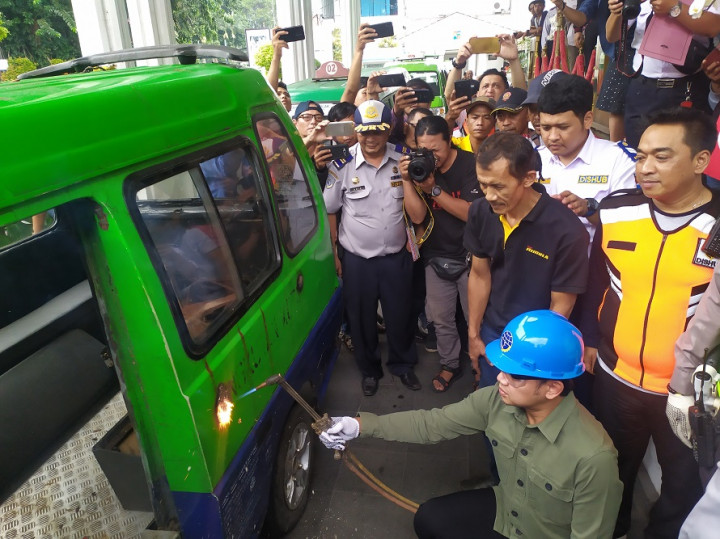 Pemkot Bogor Konversi Angkot Tua