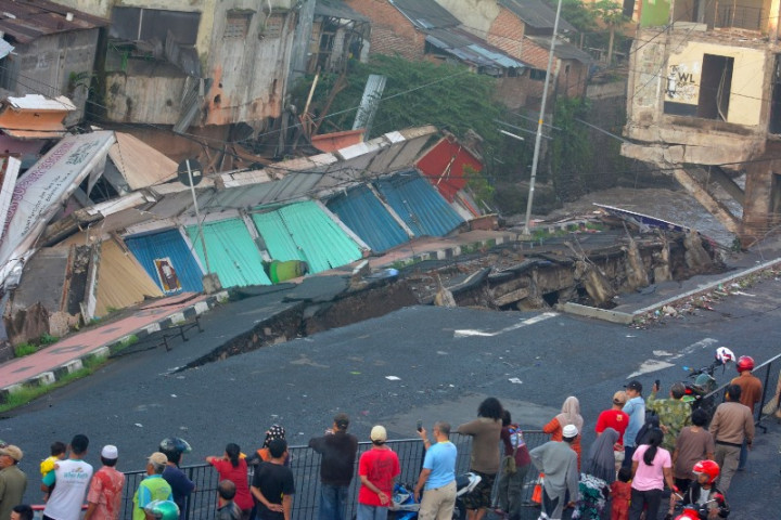 Bangunan di Bantaran Sungai Jompo Diminta Dibongkar