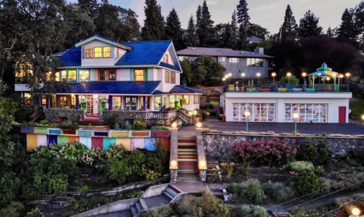 Rainbow House, Hunian yang Berusia Ratusan Tahun