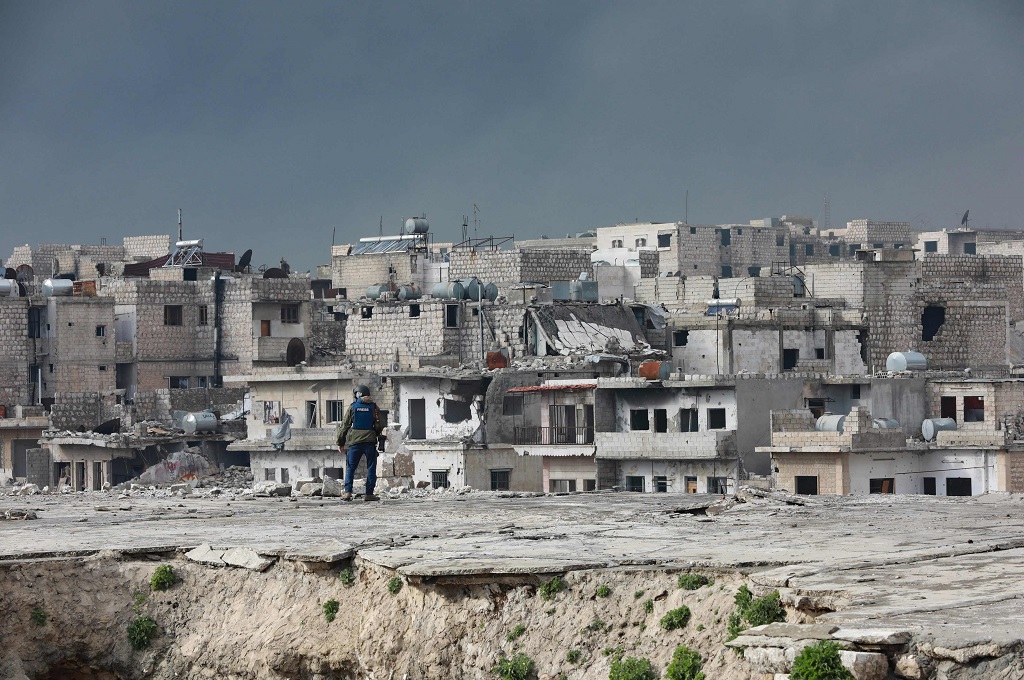 Deretan bangunan yang rusak terkena serangan udara Suriah dan Rusia di Maaret al-Numan, Suriah, 30 Januari 2020. (Foto: AFP/LOUAI BESHARA)