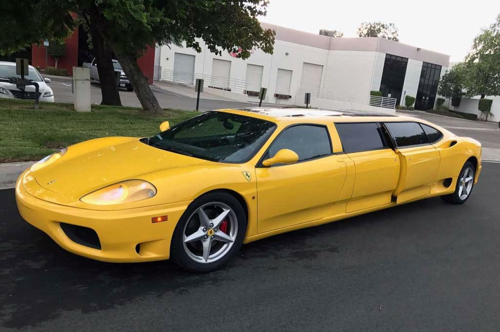 Limusin ini hadir dari basis Ferrari Modena 360. Carscoops