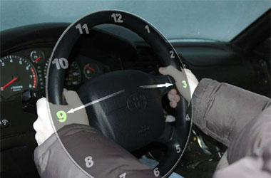 Begini Teknik Memegang Kemudi yang Benar
