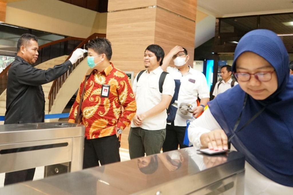 Suhu Tubuh Pegawai dan Tamu Dicek di Kawasan Kemenperin. Foto: Dok. Kemenperin