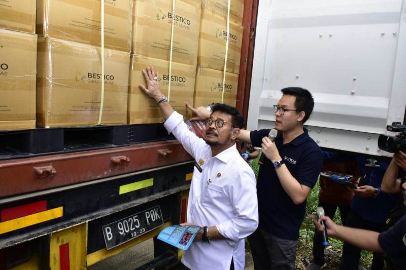 Mentan Syahrul Yasin Limpo bersama Owner PT Bio Cycle Indo Budi Tanaka. (Foto: Dok Kementan)