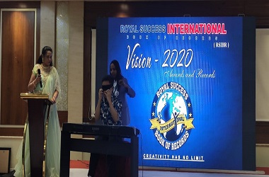 Bocah Kendal Pecahkan Rekor Bermain Piano di India