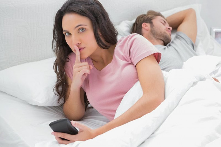 Perasaan <i>Insecure</i> Bisa Buat Perempuan Berselingkuh