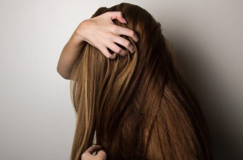 Alasan Mengapa Pundak Anda Penuh dengan Ketombe