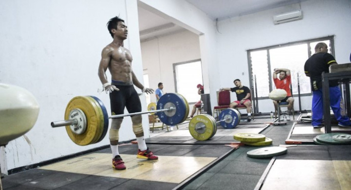 Lifter Deni Dicoret dari Pelatnas karena Tindakan Indisipliner