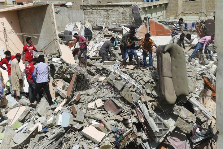 Gedung 5 Lantai di Pakistan Runtuh, 11 Orang Tewas
