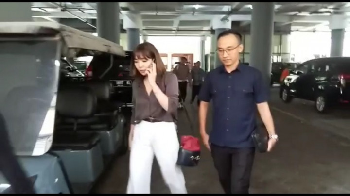 Gisella dan Tyas Mirasih Penuhi Panggilan Polda Jatim