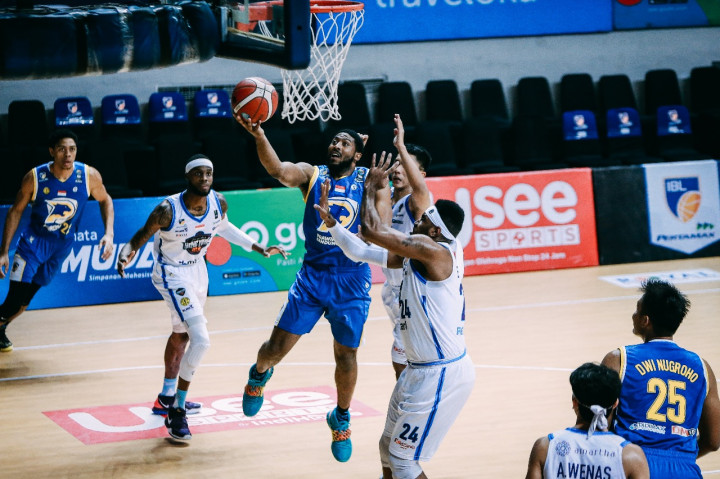 Pantang Menyerah, Amartha Hangtuah Kalahkan Prawira Bandung