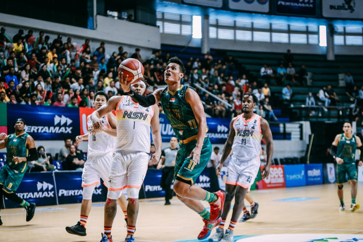 Sempat Tertinggal 17 Angka, NSH Bangkit Tumbangkan Bima Perkasa